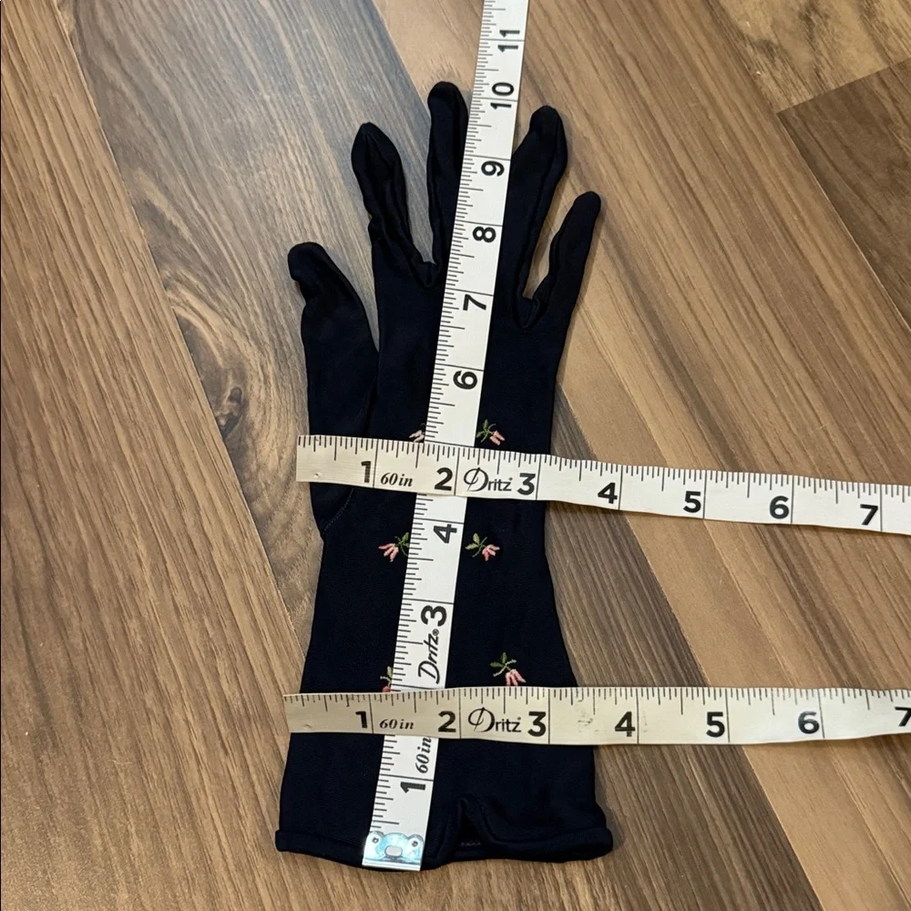 Van Raalte gloves typically